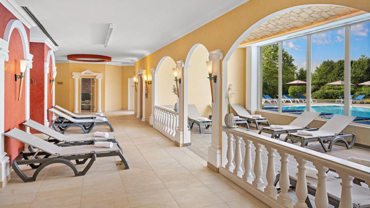 Dorint Marc Aurel Spa & Golf Resort Бад-Геггинг Экстерьер фото