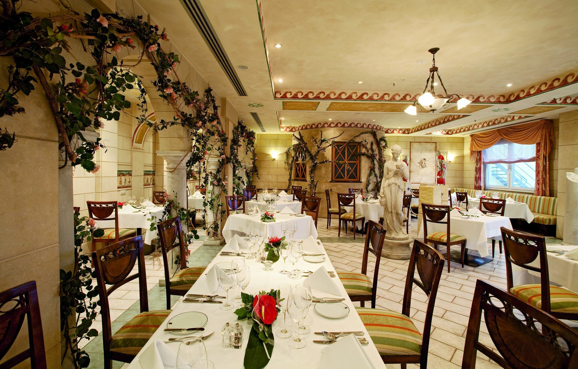 Dorint Marc Aurel Spa & Golf Resort Бад-Геггинг Экстерьер фото